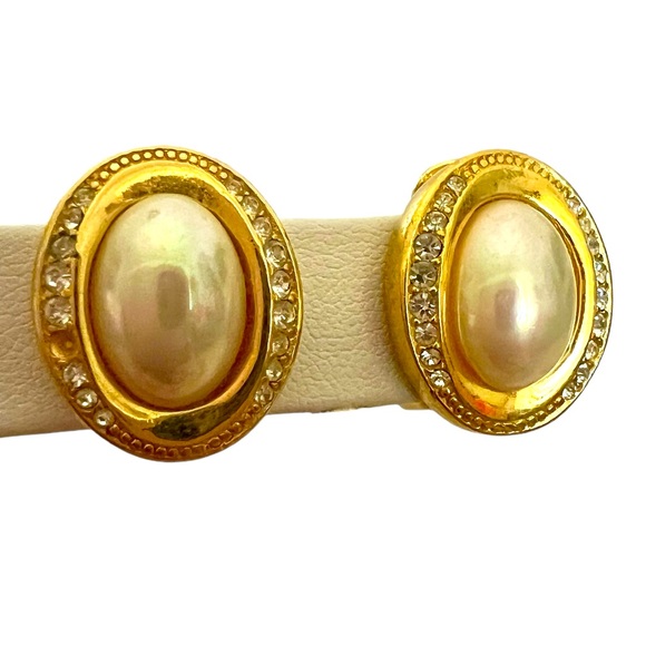 Chr. Dior Vintage Faux Pearl & Crystal Clip Earrings in Gold Plate Setting ** - Picture 6 of 13
